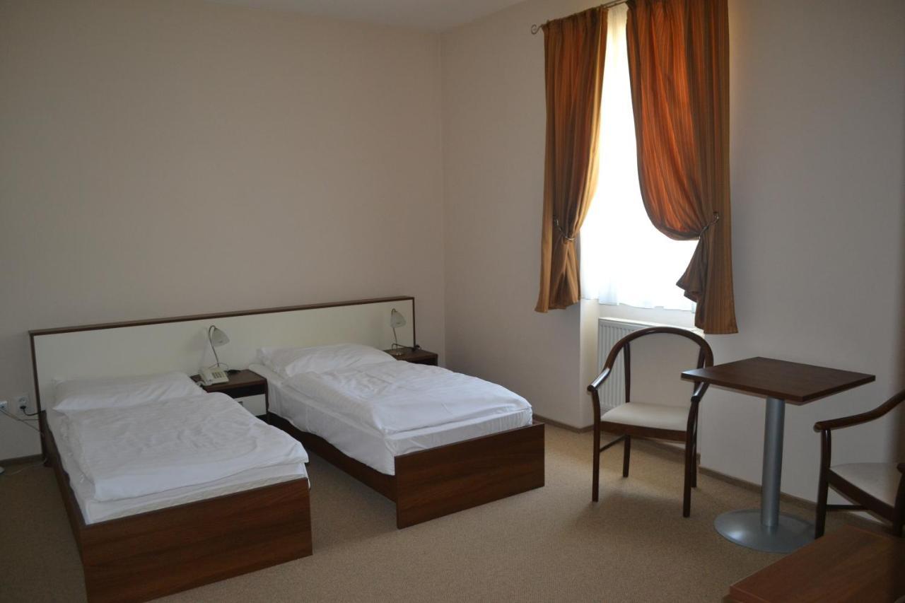 Klaudia'S Hotel & Restaurant At Golf Resort, Bac Samorin Kültér fotó