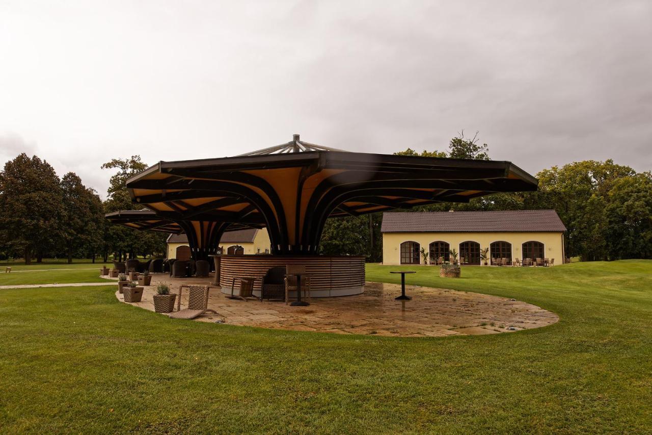 Klaudia'S Hotel & Restaurant At Golf Resort, Bac Samorin Kültér fotó