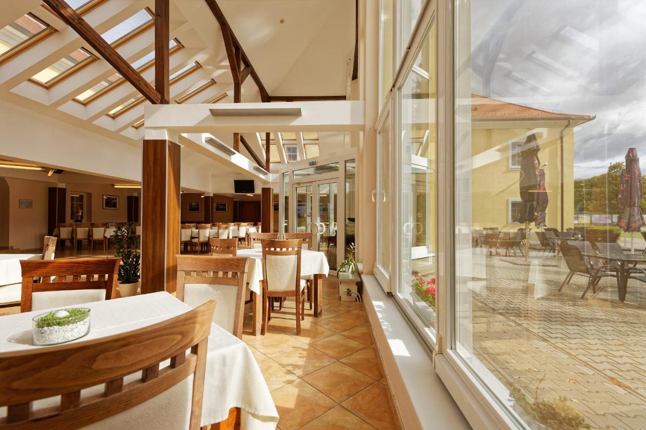 Klaudia'S Hotel & Restaurant At Golf Resort, Bac Samorin Kültér fotó