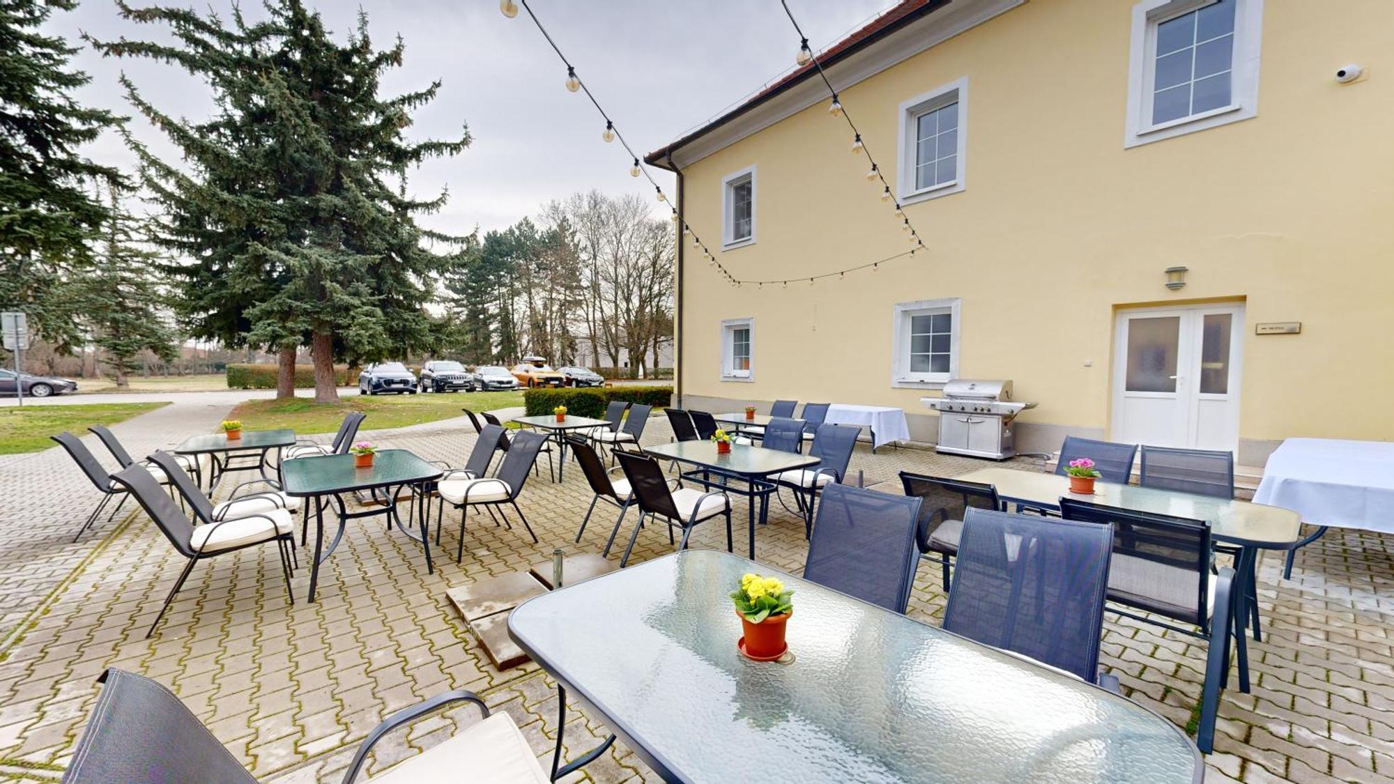Klaudia'S Hotel & Restaurant At Golf Resort, Bac Samorin Kültér fotó